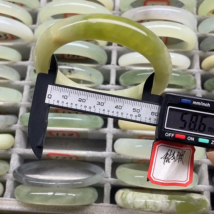 未镶嵌蛇纹石玉手镯138