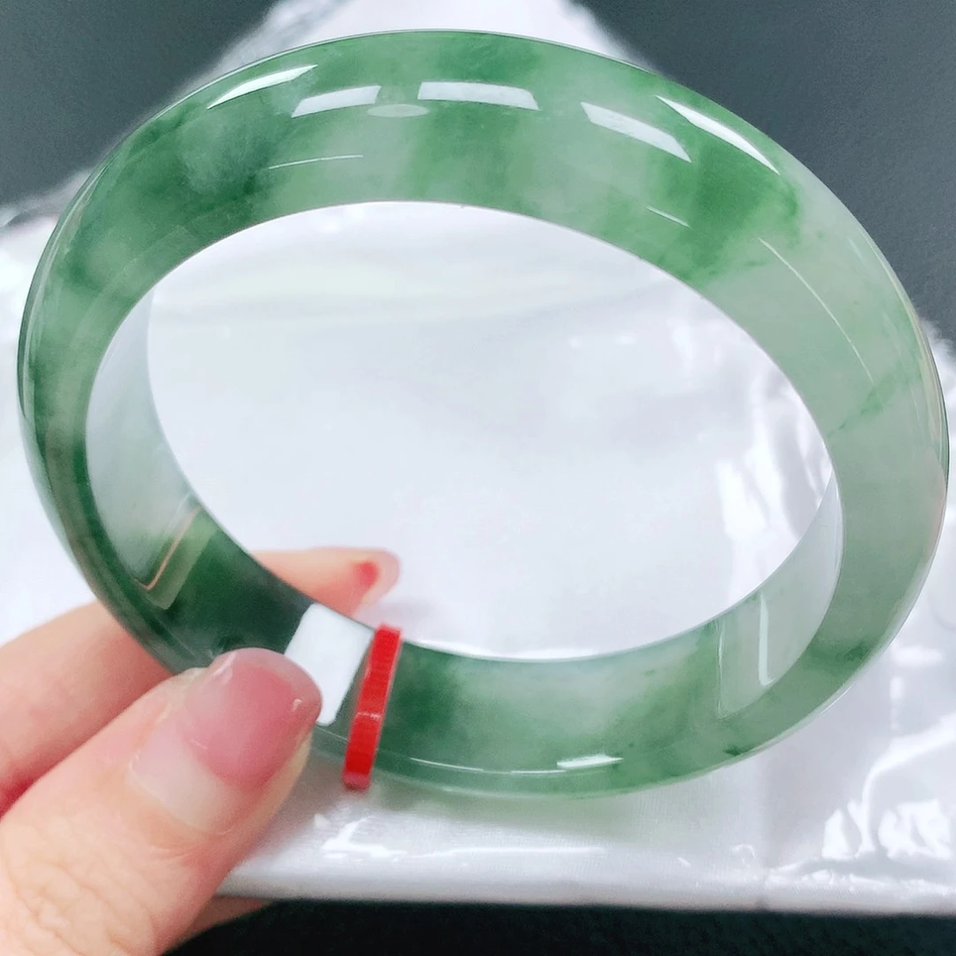 翡翠手镯未镶嵌59圈
