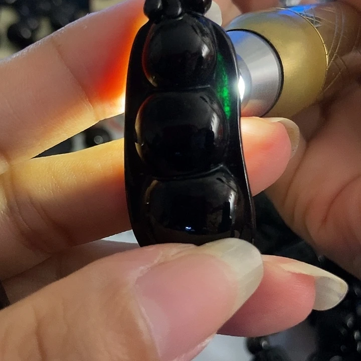 翡翠未镶嵌颈饰墨翠豆子