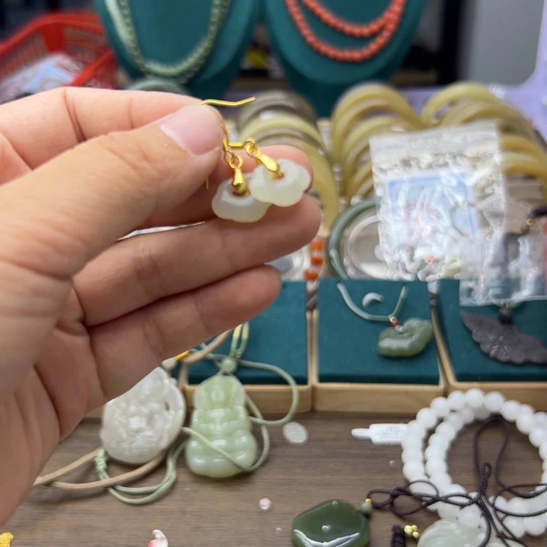 和田玉未镶嵌耳饰?****！如意锁