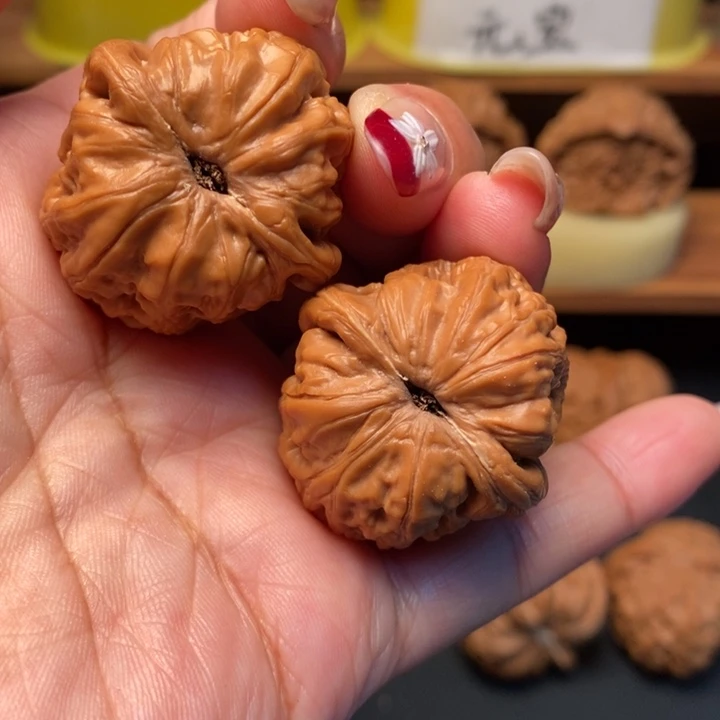 @***俞文玩核桃吊坠36全品元宝