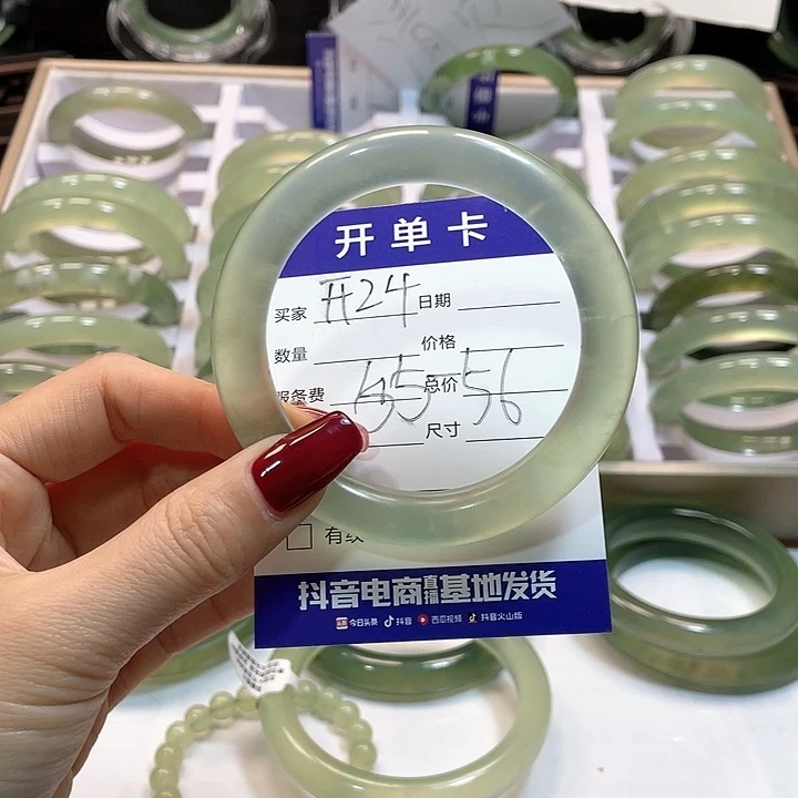蛇纹石玉手镯未镶嵌g****?