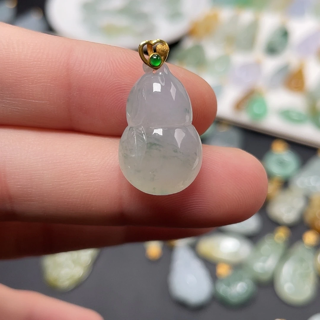 翡翠18K金镶嵌颈饰葫芦