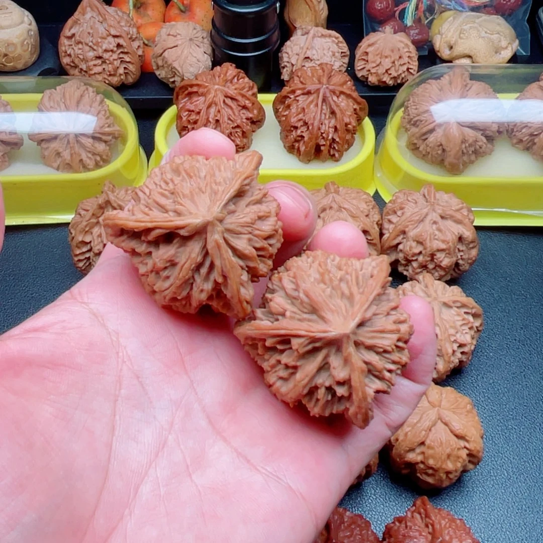 把件文玩核桃蟠龙纹狮子头三棱44×43×42.5