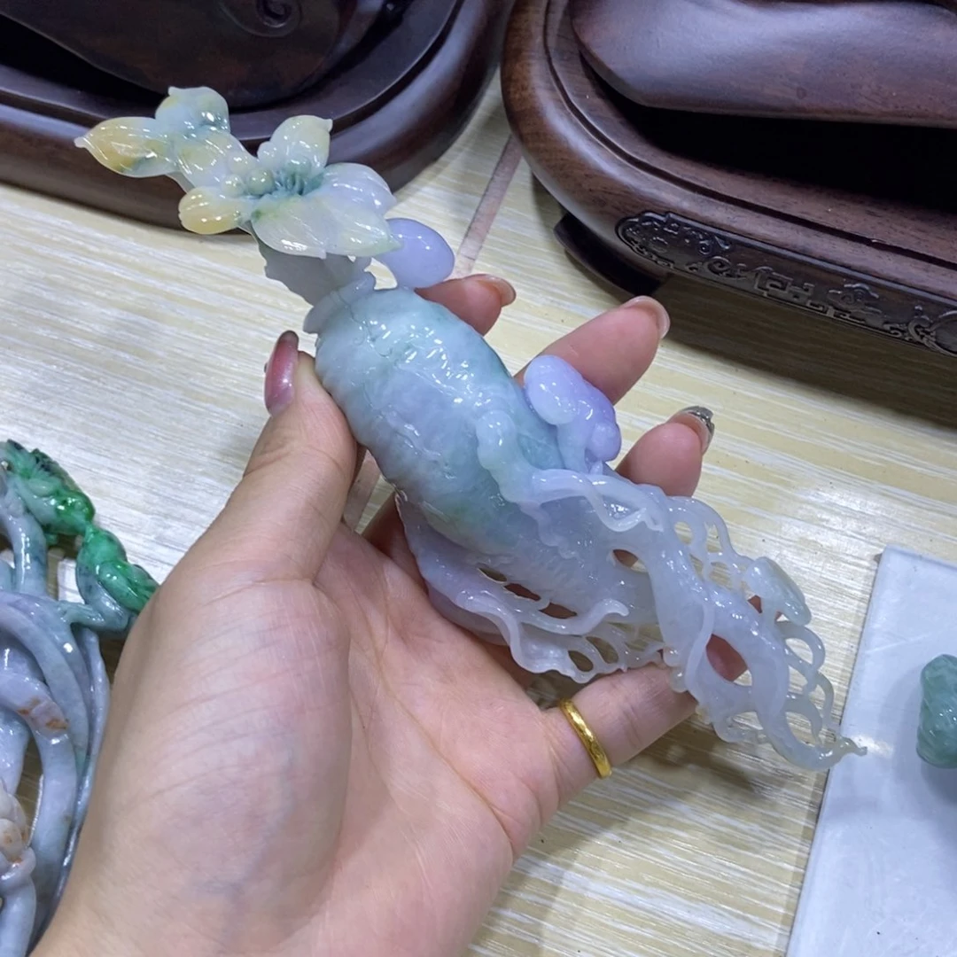 翡翠挂件未镶嵌和*好看的翡翠人生如意