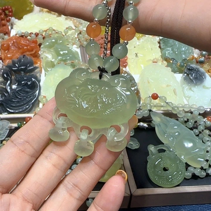 未镶嵌蛇纹石玉吊坠新*家