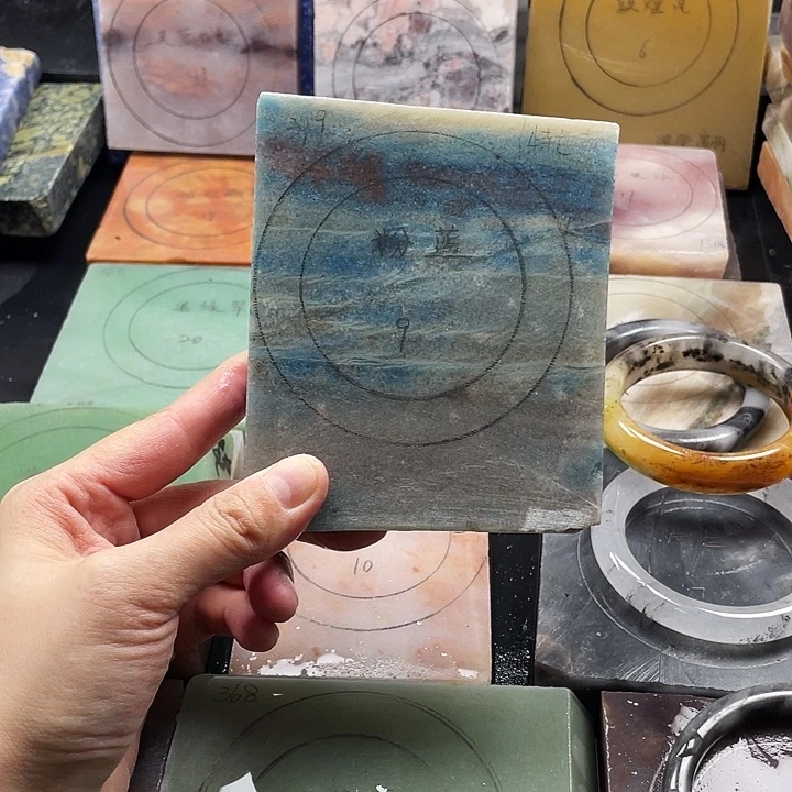 石英质玉未镶嵌手镯定制