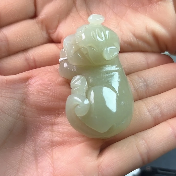 和田玉未镶嵌颈饰兰*草