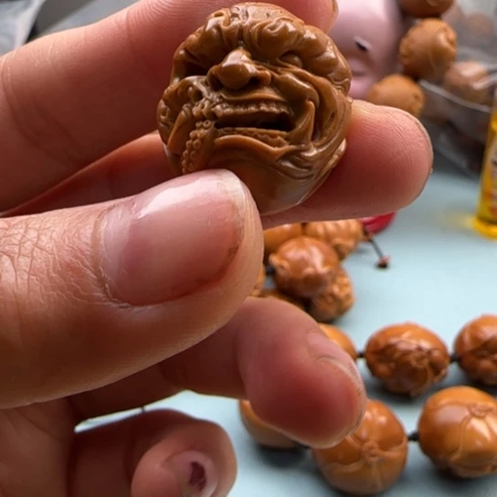 橄榄核手串春****…雕刻工艺