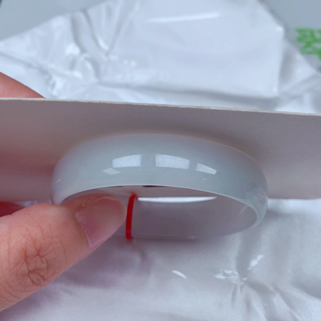 翡翠手镯未镶嵌翡翠