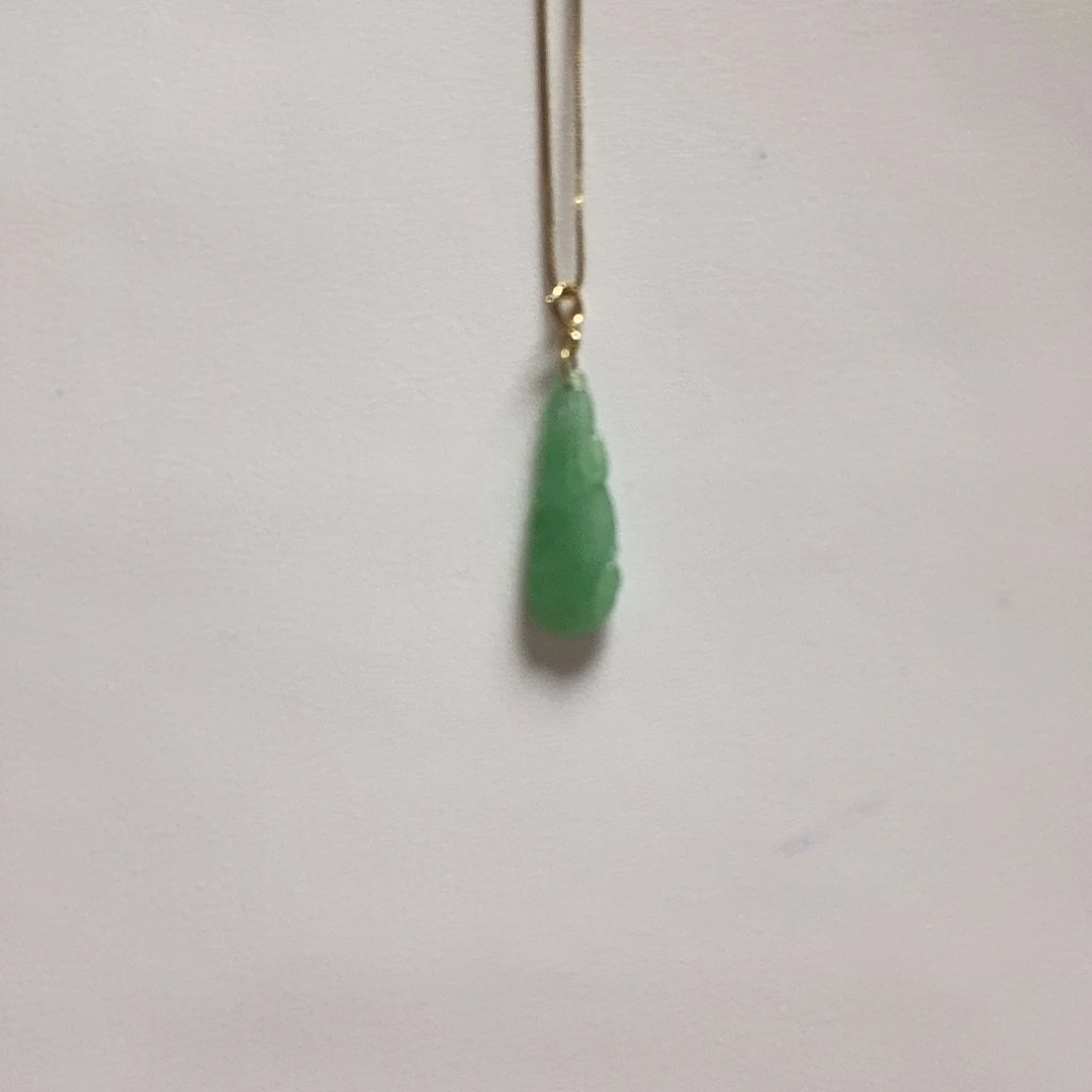 翡翠18K金镶嵌颈饰简单