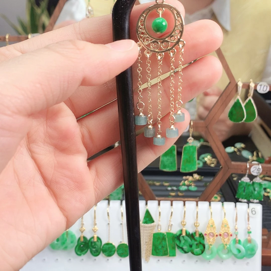 翡翠颈饰未镶嵌发簪