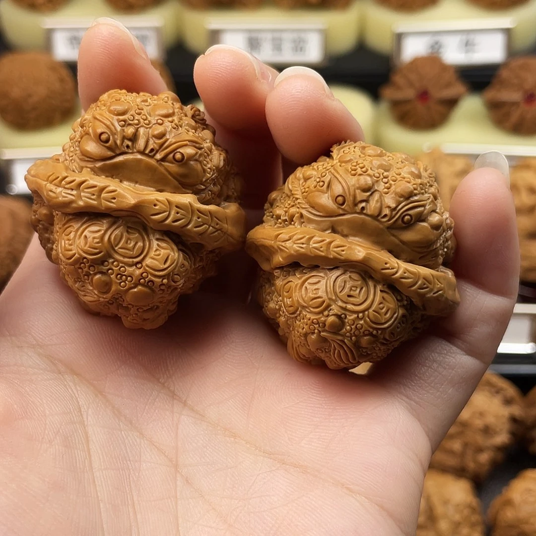 文玩核桃把件骑****步蛤蟆雕刻