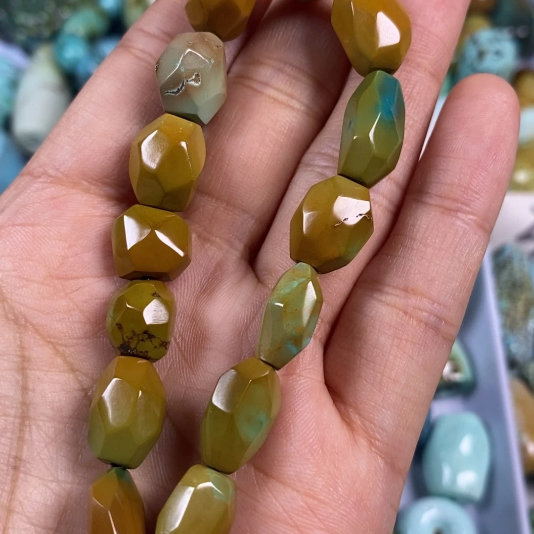 绿松石未镶嵌颈饰