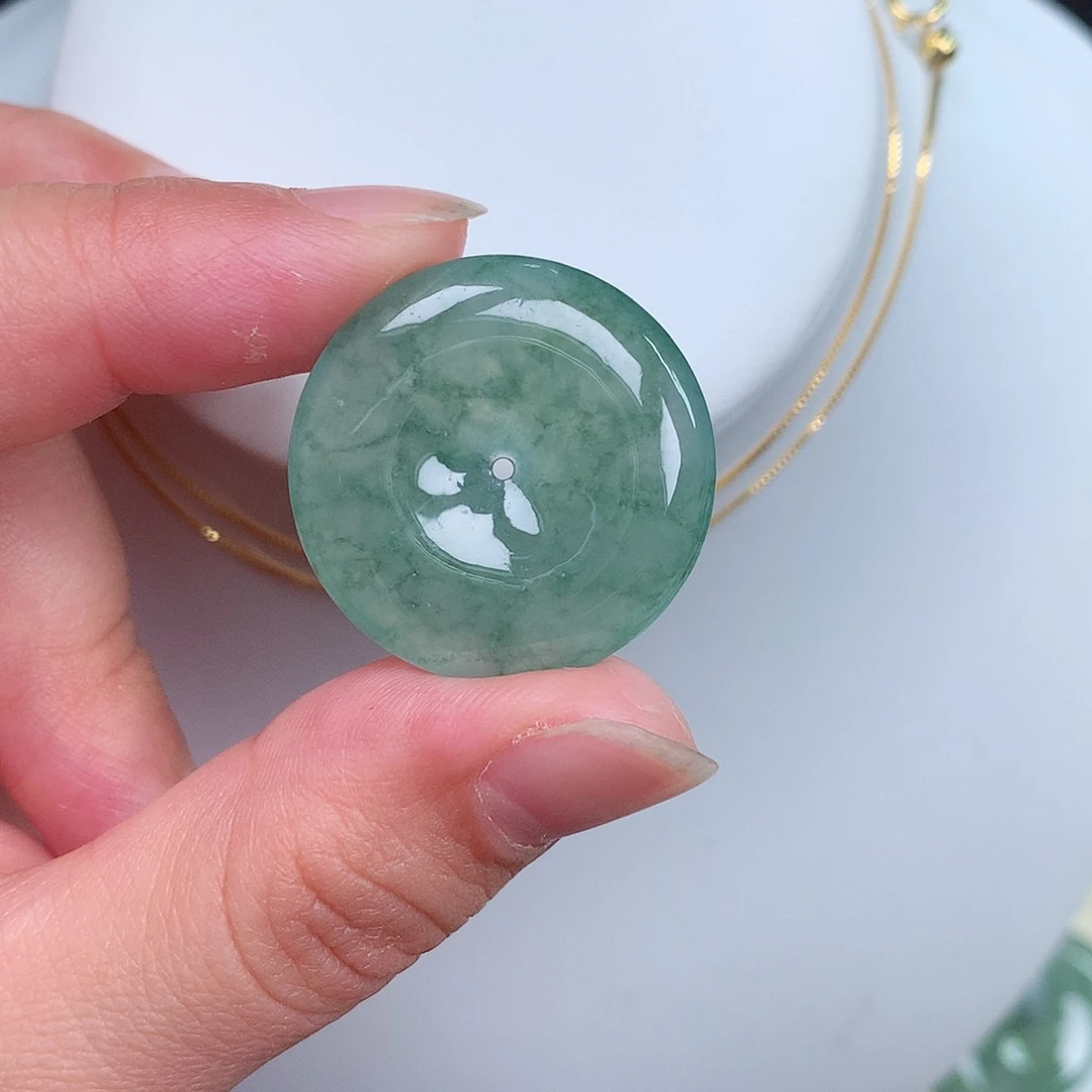 翡翠颈饰未镶嵌平安扣