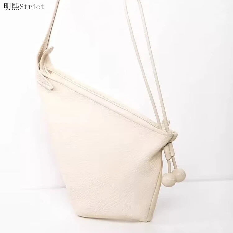潮流2025新款简约百搭女士新款潮流包单肩包高质感托特水桶包单肩