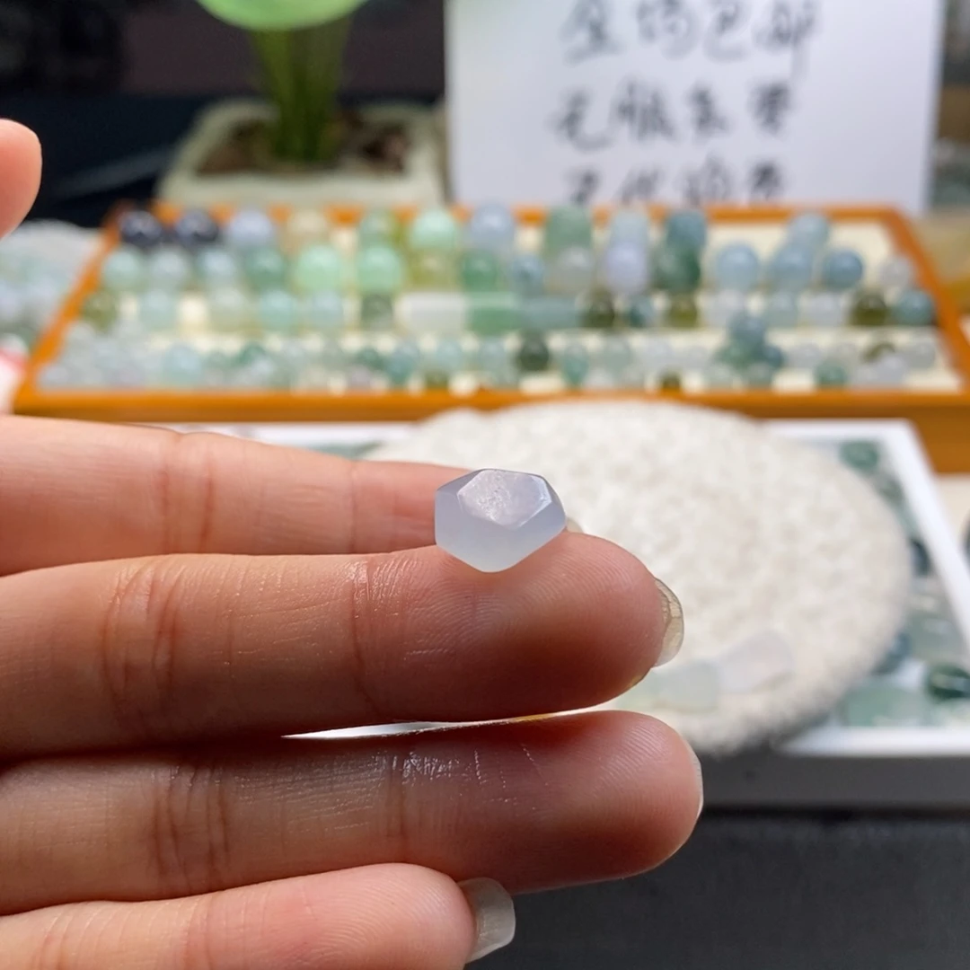 翡翠散珠半**盒天然翡翠10+