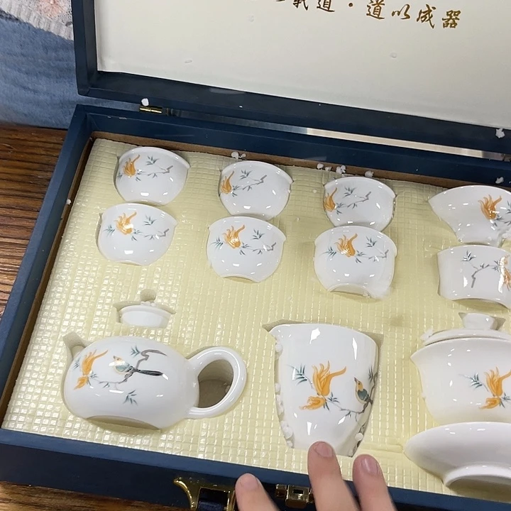 孤品茶具套装等。