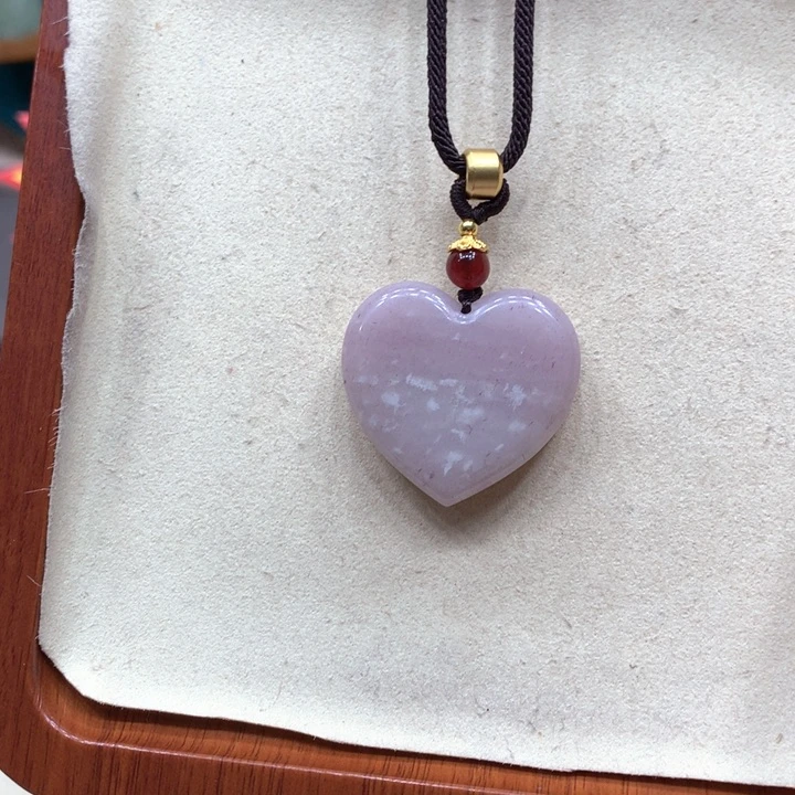 石英质玉颈饰合金