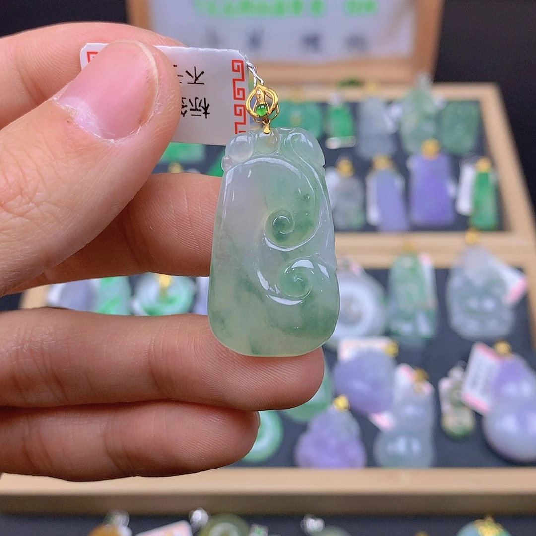 翡翠颈饰18K金镶嵌翡翠