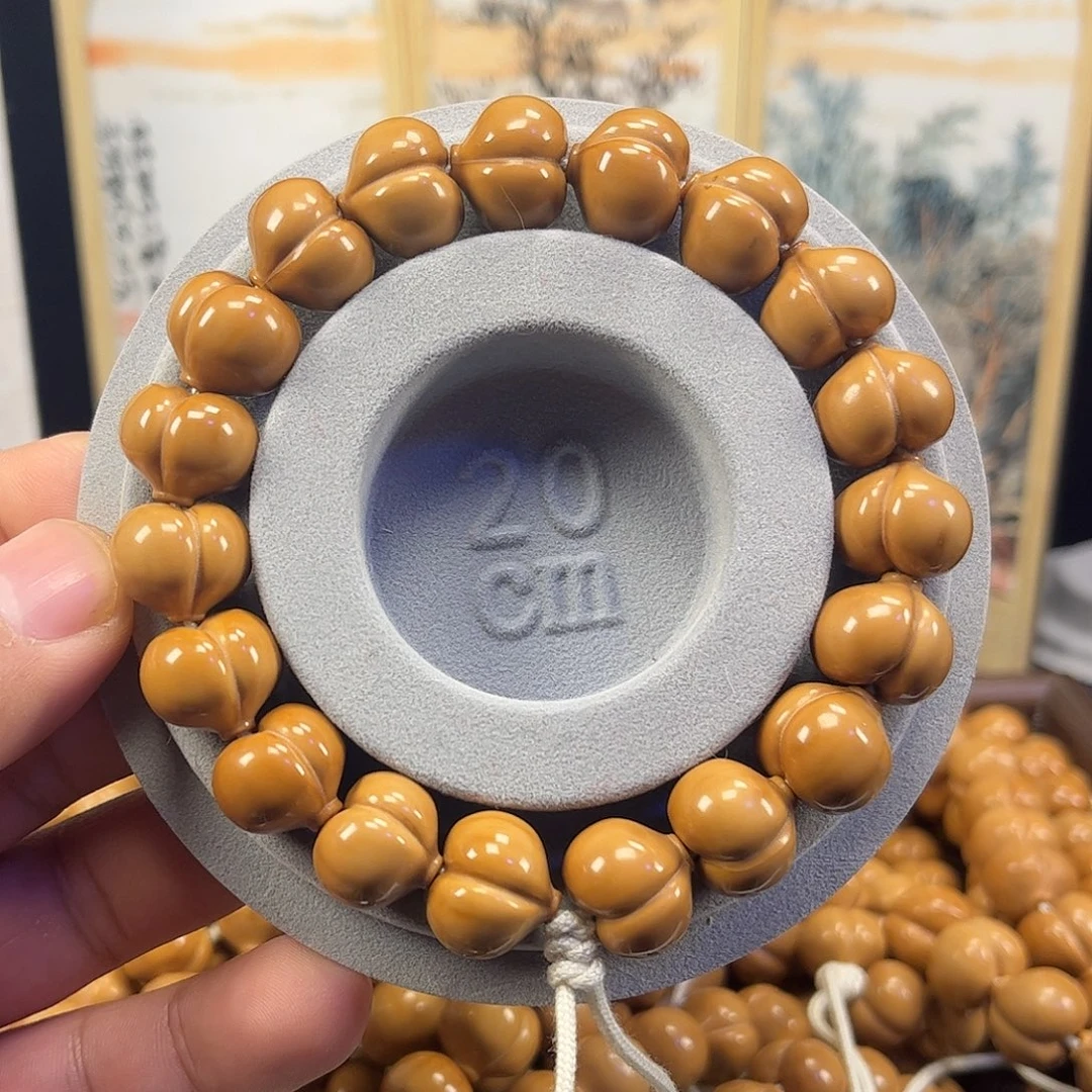 猴头核桃吊坠微瑕屁桃，介意勿拍