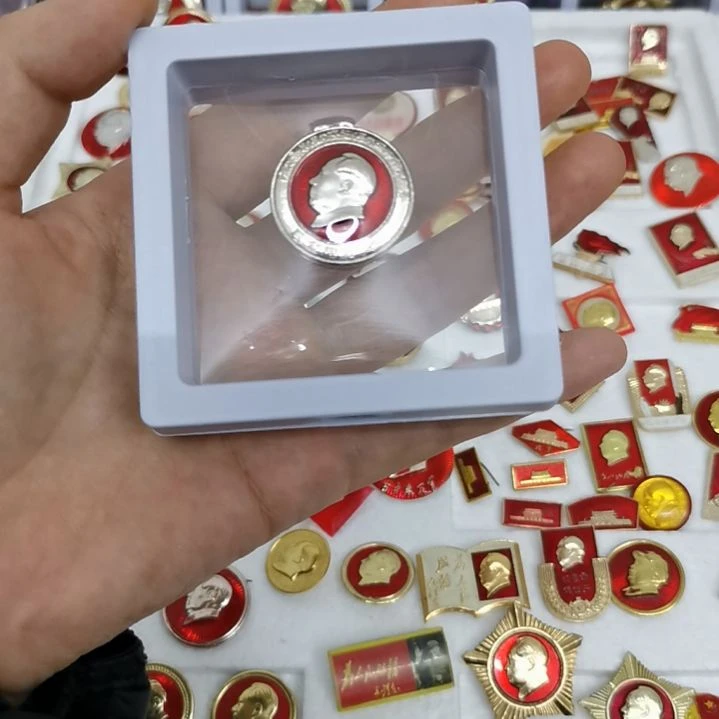其他普通金属心***！红色收藏纪念章1枚
