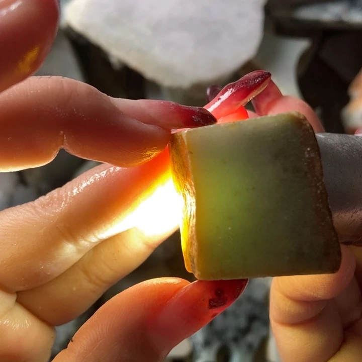 翡翠颈饰未镶嵌天然翡翠