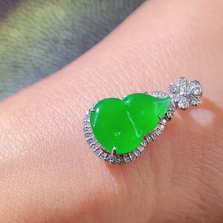 翡翠18K金镶嵌颈饰翡翠