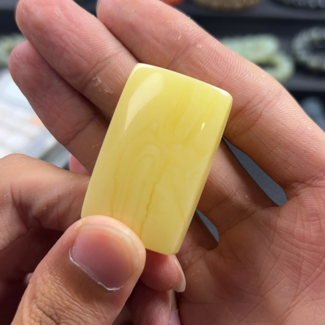 琥珀颈饰未镶嵌无