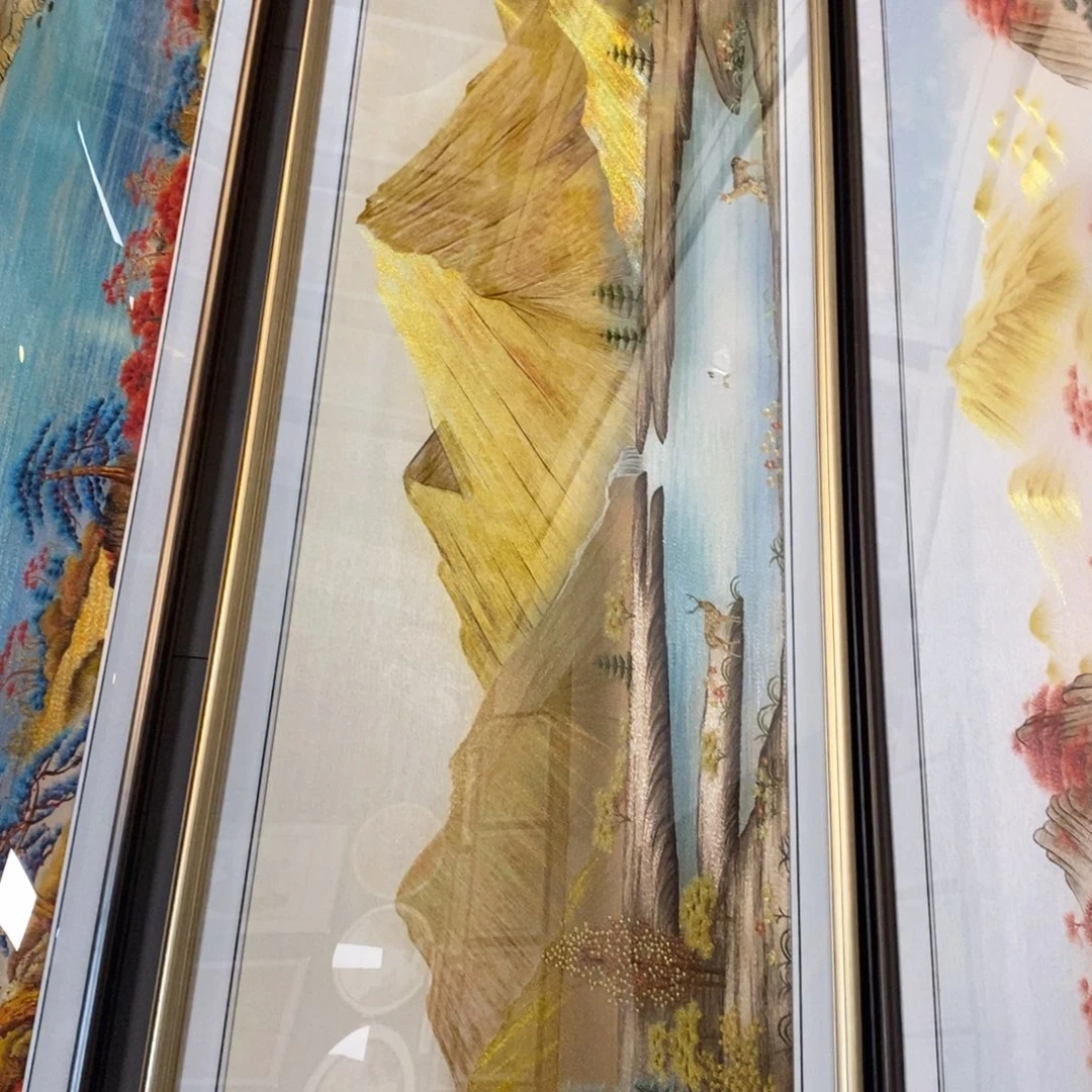 横款铜雕实木边框金山聚宝盆