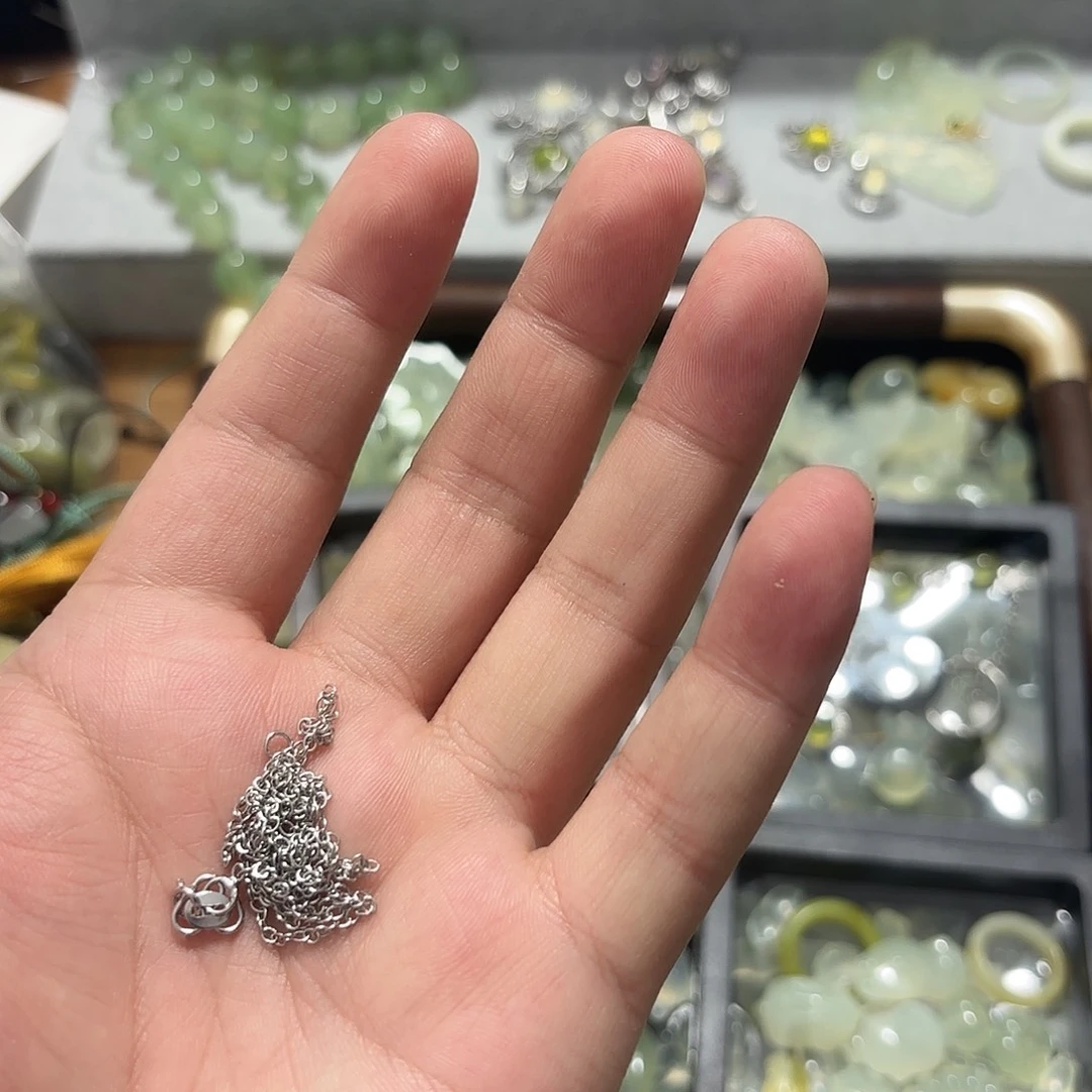 爱***啦蛇纹石玉未镶嵌颈饰