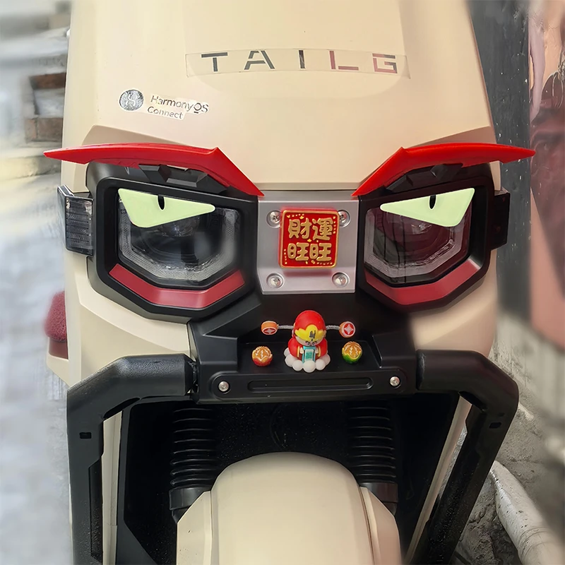 适用台铃封神电动车头定风翼风刀灯眉改装夜光恶魔眼睛装饰贴纸