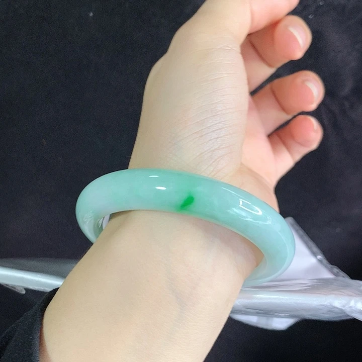 翡翠未镶嵌手镯56圈 6176晴底阳绿完整度高