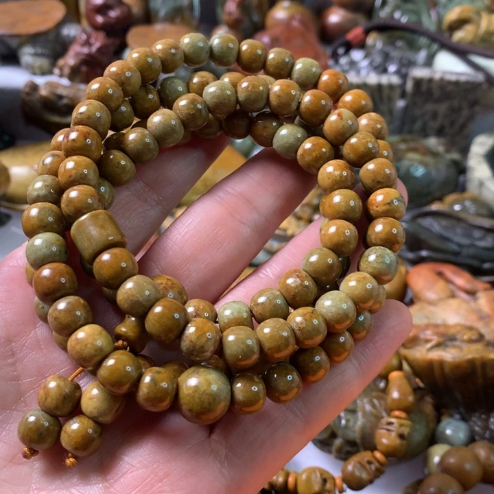 未镶嵌岫岩河磨玉（透闪石质玉）把件