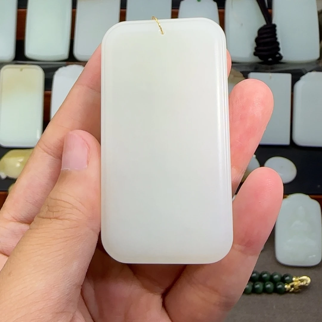 乐***事和田玉未镶嵌颈饰