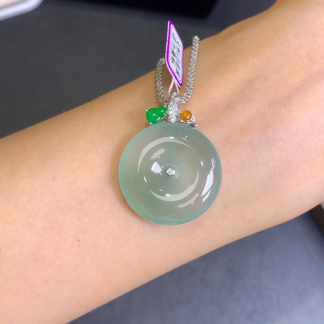 翡翠18K金镶嵌颈饰