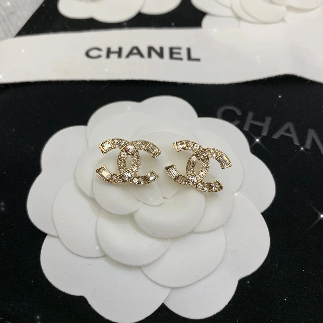 未使用 Chanel/香奈儿 耳钉小号金色梯方钻精致时尚