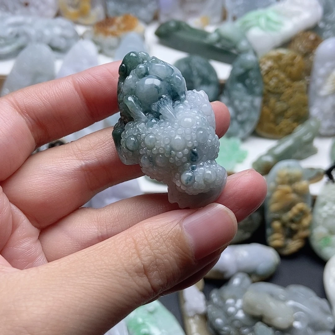 陈***科翡翠未镶嵌颈饰翡翠