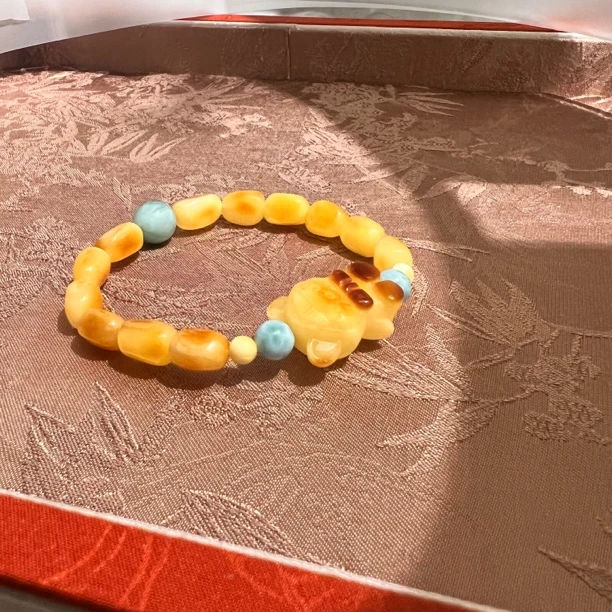 1142-蜜蜡随形单圈手链