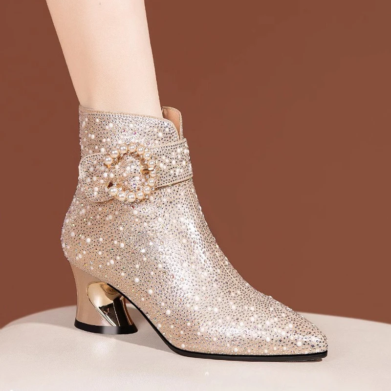尖头短靴女2025秋冬季新款水钻粗跟妈妈鞋女靴中跟时装喜婆婆婚鞋