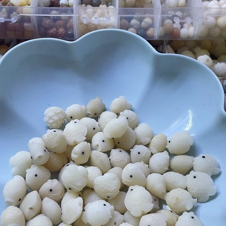 白玉菩提吊坠微瑕宝宝鱼十颗