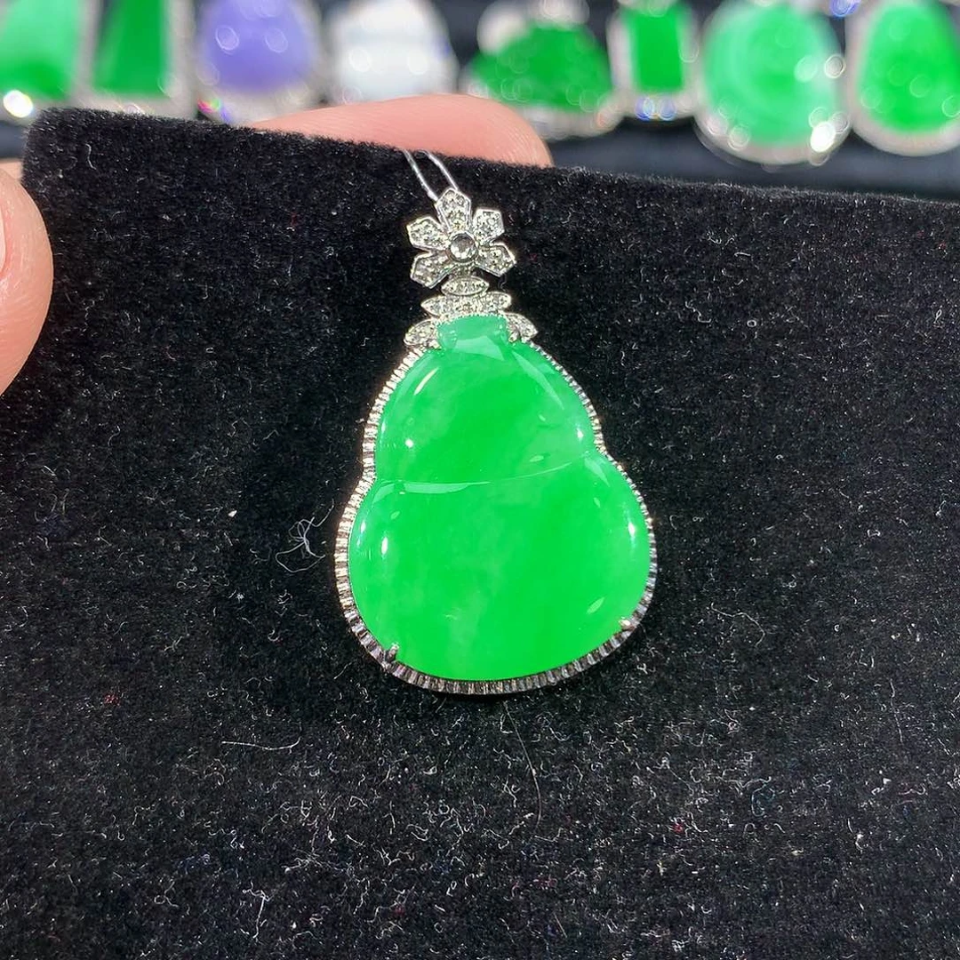 翡翠18K金镶嵌颈饰