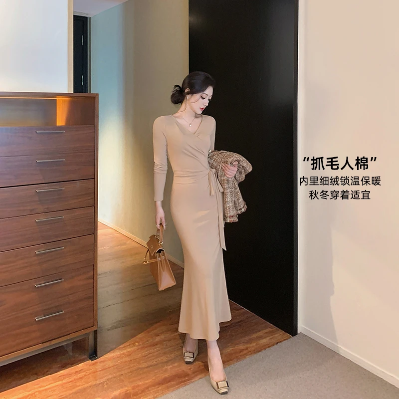 【汪汪专属】温柔风修身女秋冬鱼尾裙V领收腰显瘦针织连衣裙