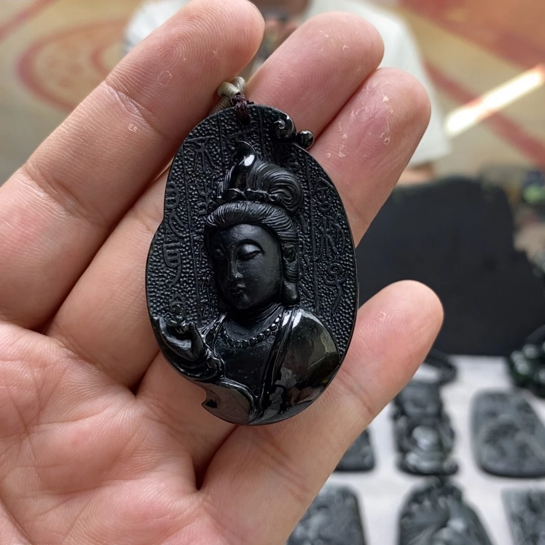 翡翠未镶嵌颈饰观音头