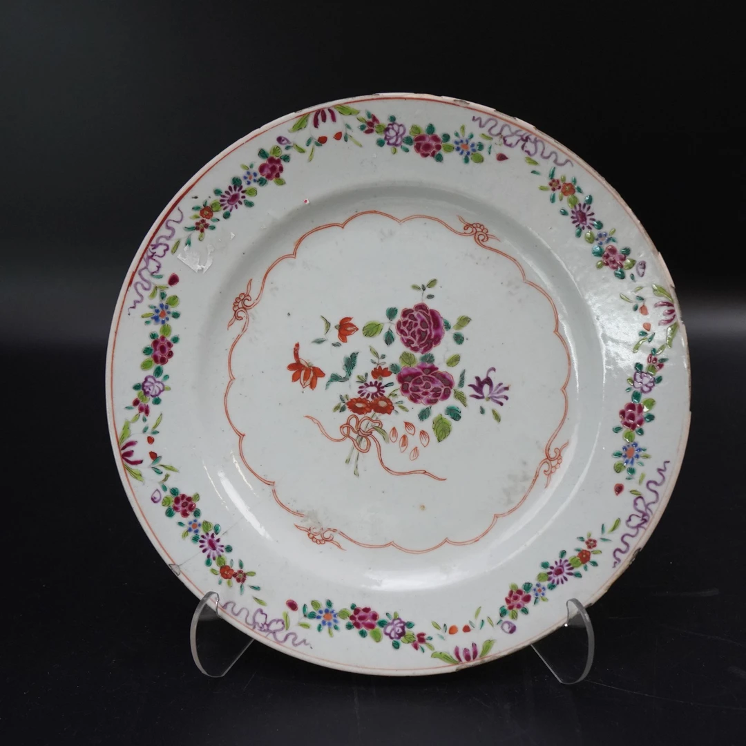 Lot.25080447清乾隆粉彩花卉纹赏盘 直径：约23cm