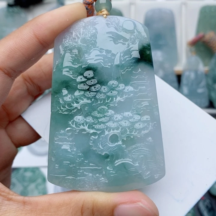 翡翠未镶嵌颈饰山水