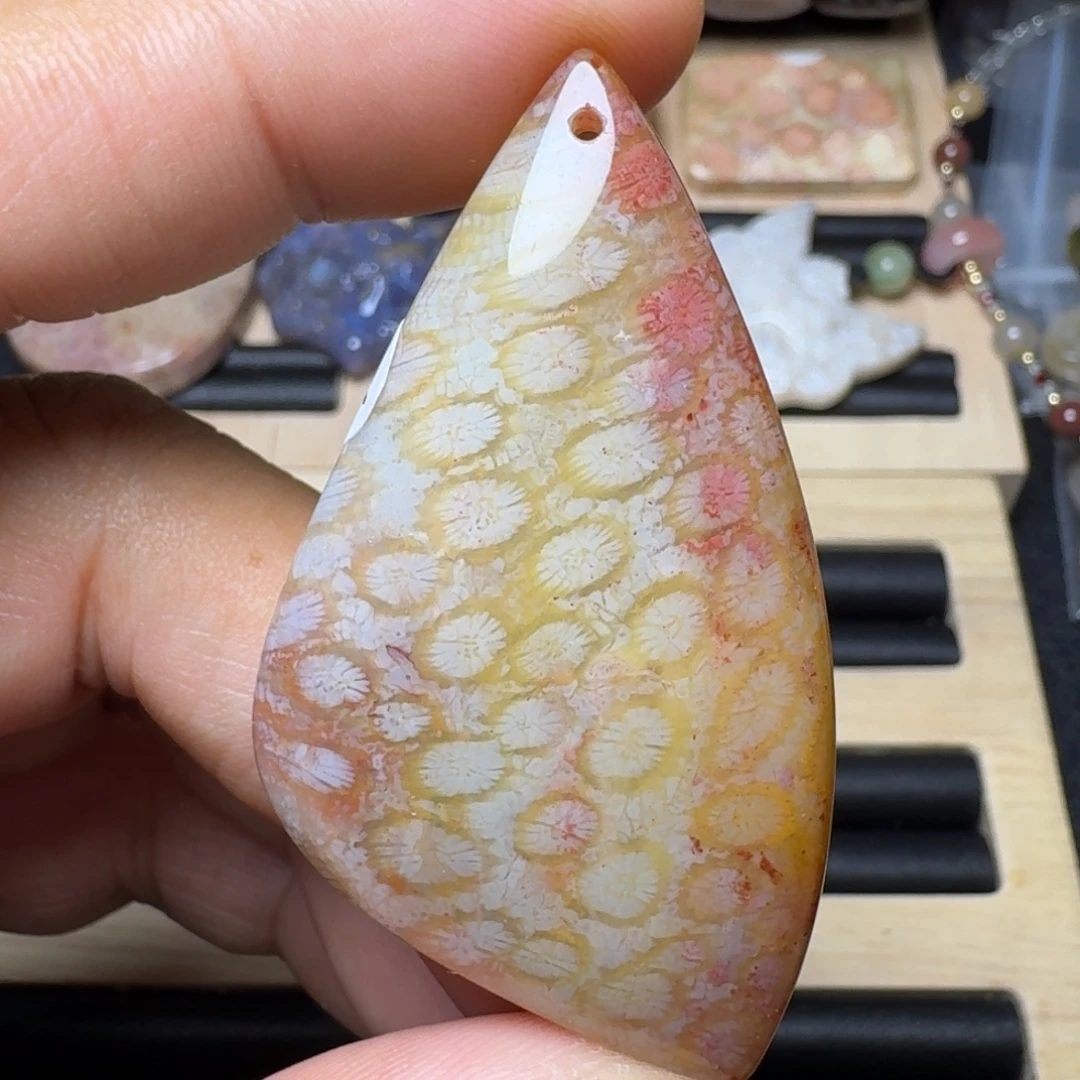 未镶嵌纯天然色有机玉石保真色硅化玉