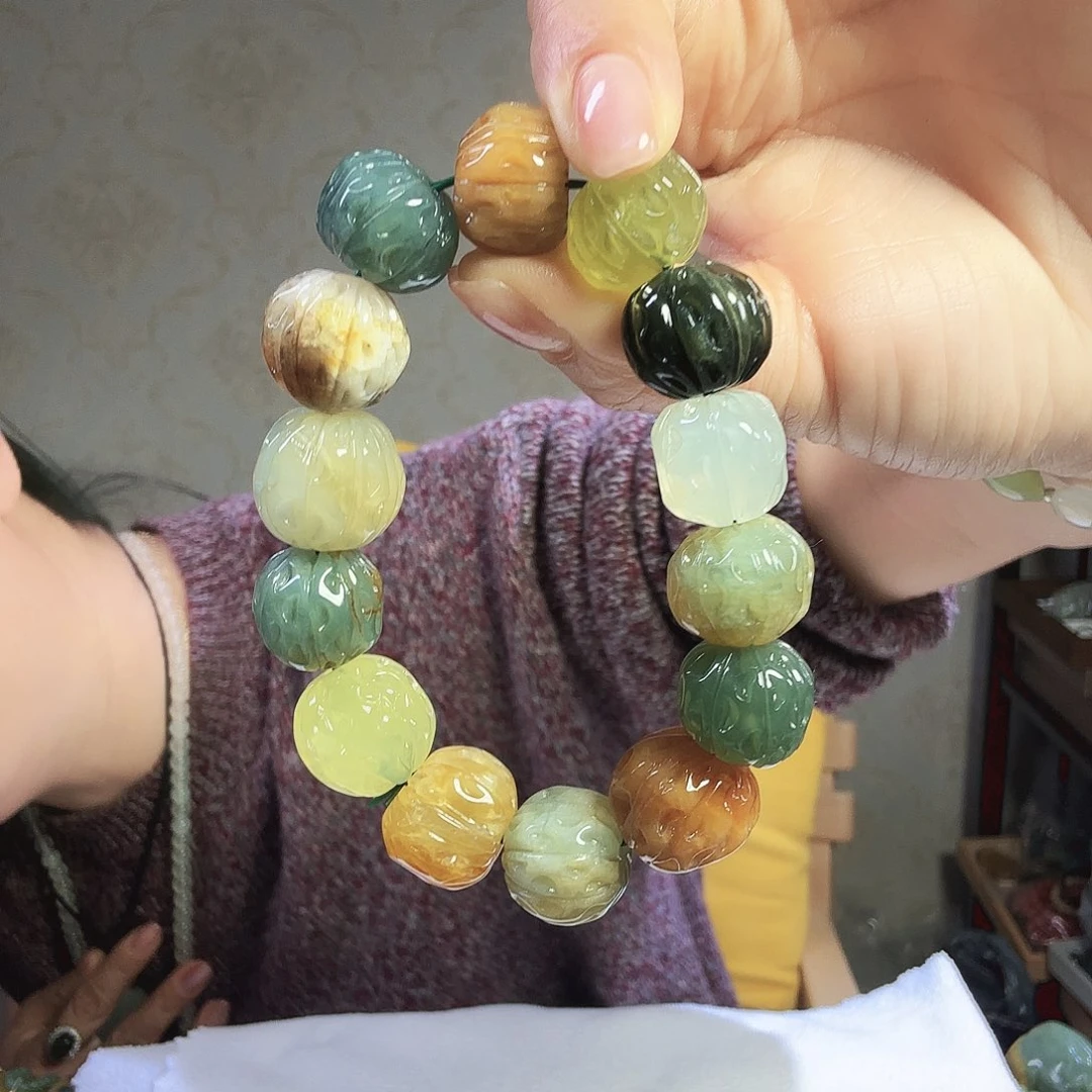 ****丿蛇纹石玉未镶嵌颈饰