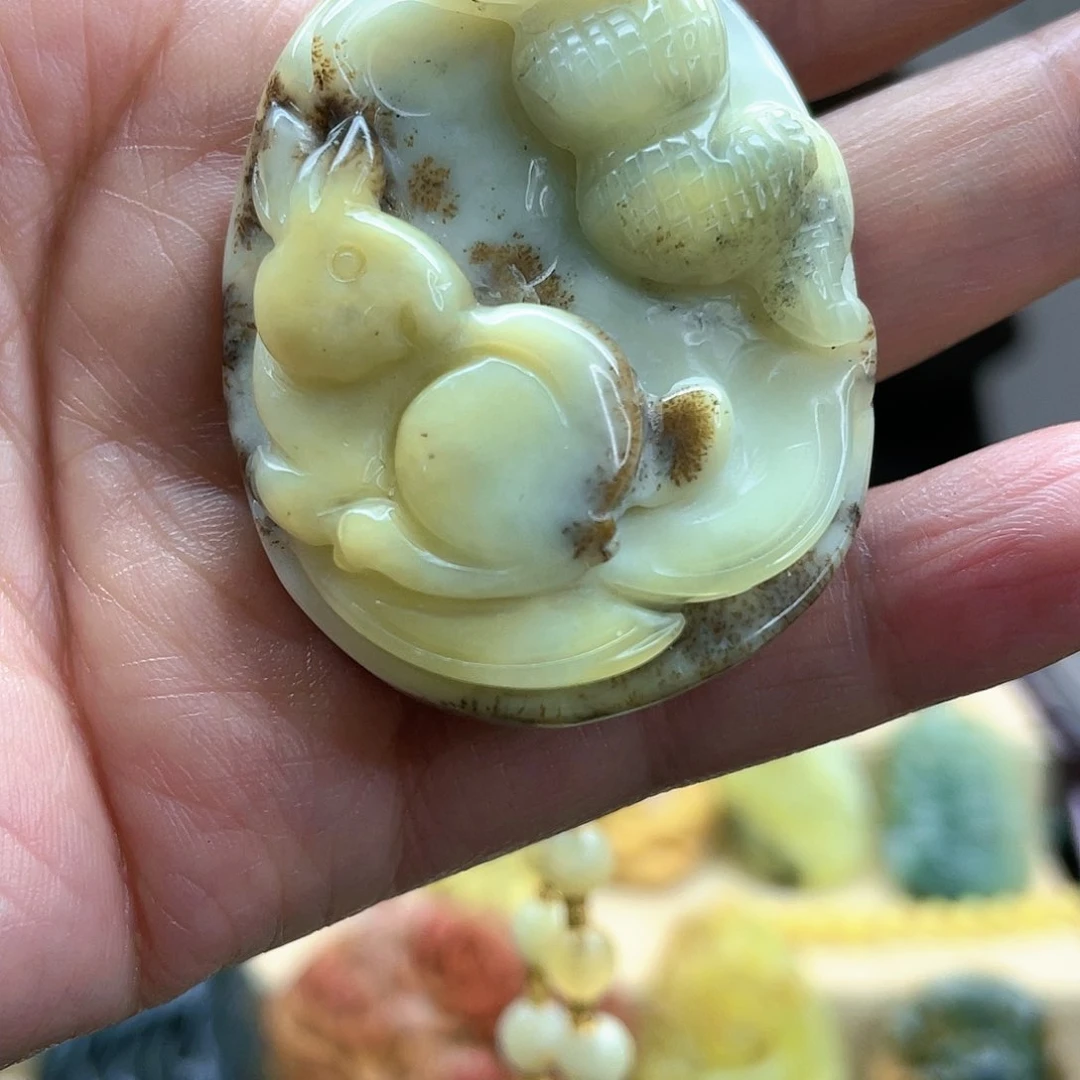蛇纹石玉颈饰未镶嵌