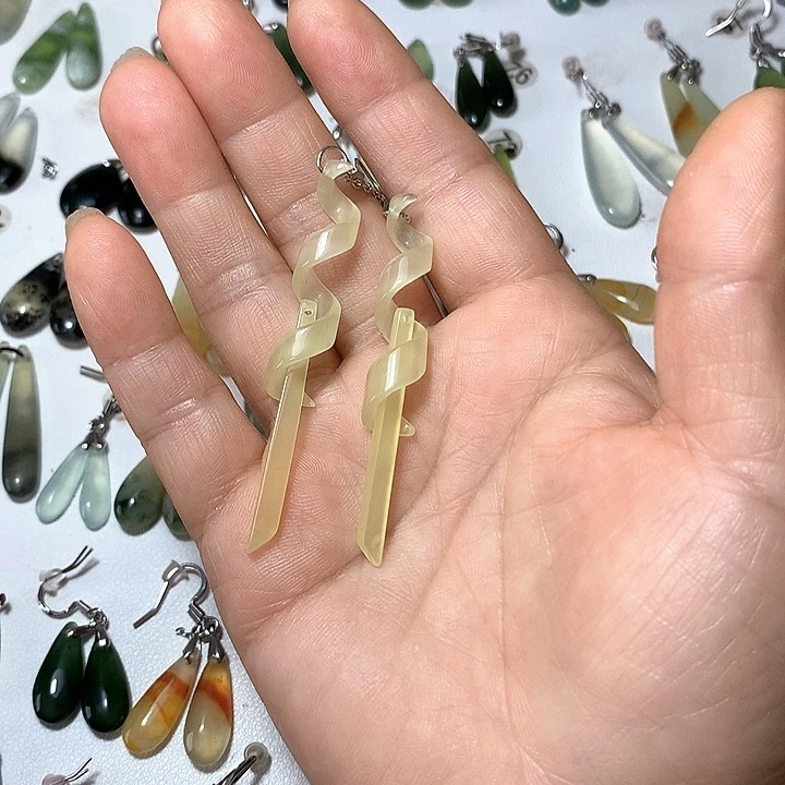 蛇纹石玉未镶嵌耳环冰**羽